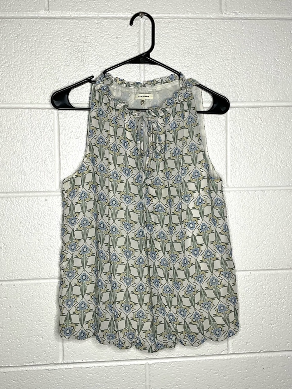 < Max Studio Dainty Ditsy Floral Print Sleeveless Top >